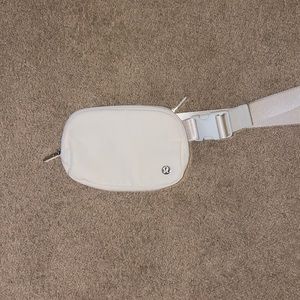 Lululemon Everywhere Belt Bag 1L